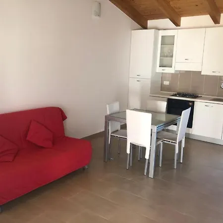 Trilocale Con Cortile * Будони