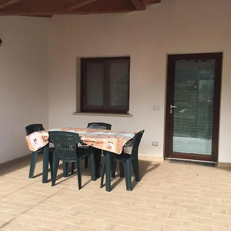 Trilocale Con Cortile بودوني